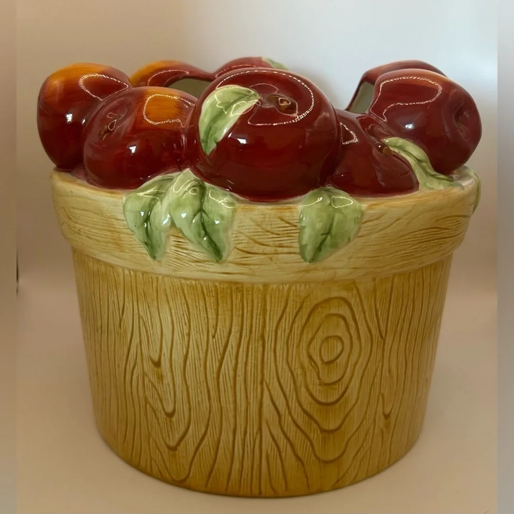 Oneida‎ Ceramic Apple Basket